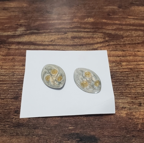 3/$15 pretty sparkle earrings - Picture 1 of 5